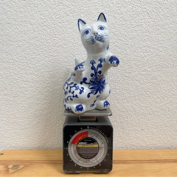 Vintage Blue & White Porcelain Cat Standing with Paws Out 8” Cat Figurine - Picture 8 of 11